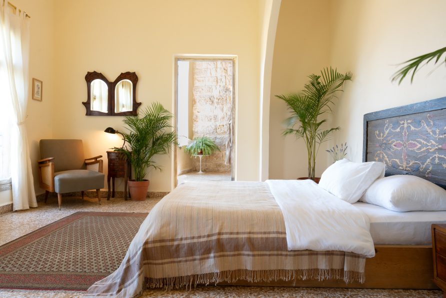Room 15 Couples Suite